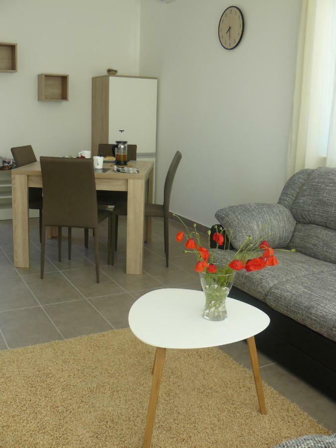 Our Nest Accommodation Privlaka  Exterior foto